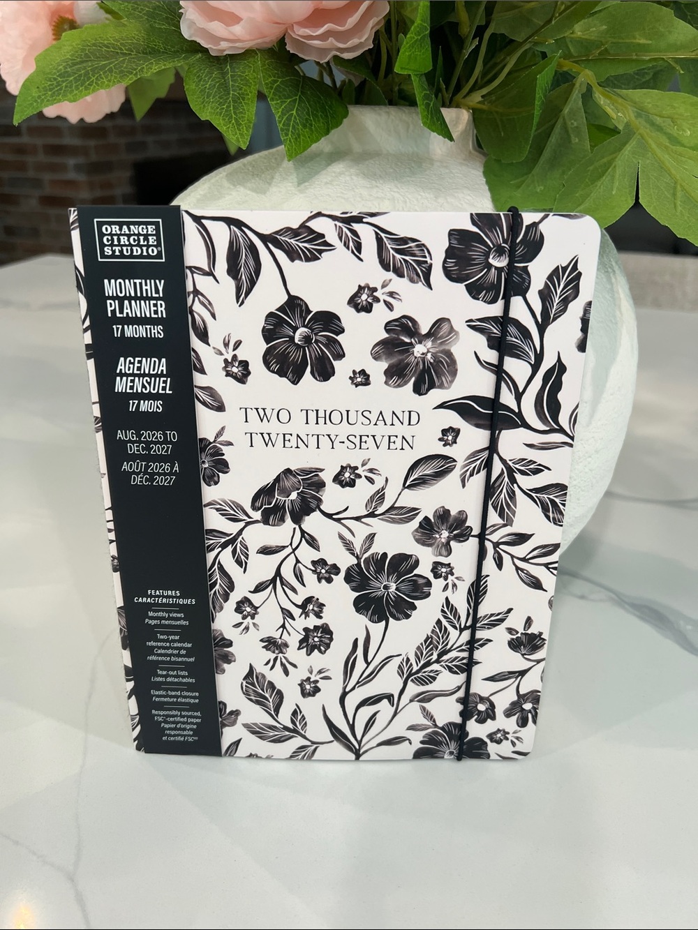 New. Monthly Planner 17 Months.